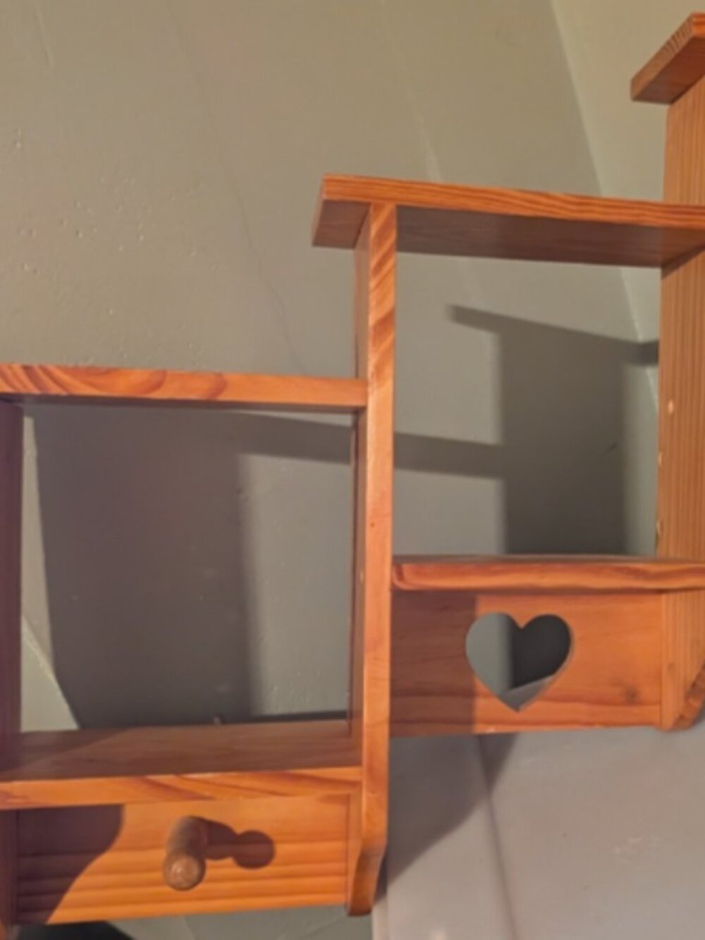 Vintage Wood Trinket Knick Knack Hanging Display Wall Shelf/With Cut Out Hearts